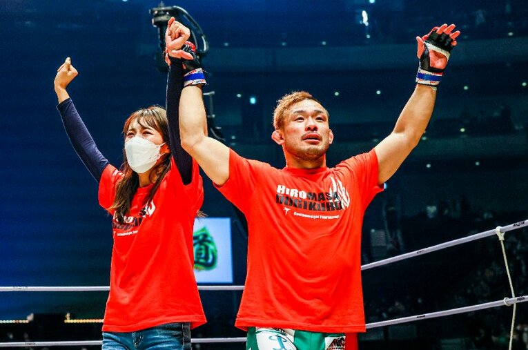 『RIZIN JAPAN GP2021 バンタム級トーナメント』で優勝を果たし、プロポーズにも成功した扇久保博正。井上直樹、朝倉海という難敵を退けた先には、人生最良の瞬間が待っていた ／ photograph by ©RIZIN FF Susumu Nagao