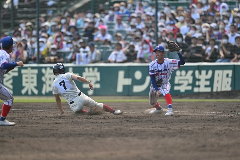 トリプルプレーの瞬間（2／3）　©Hideki Sugiyama