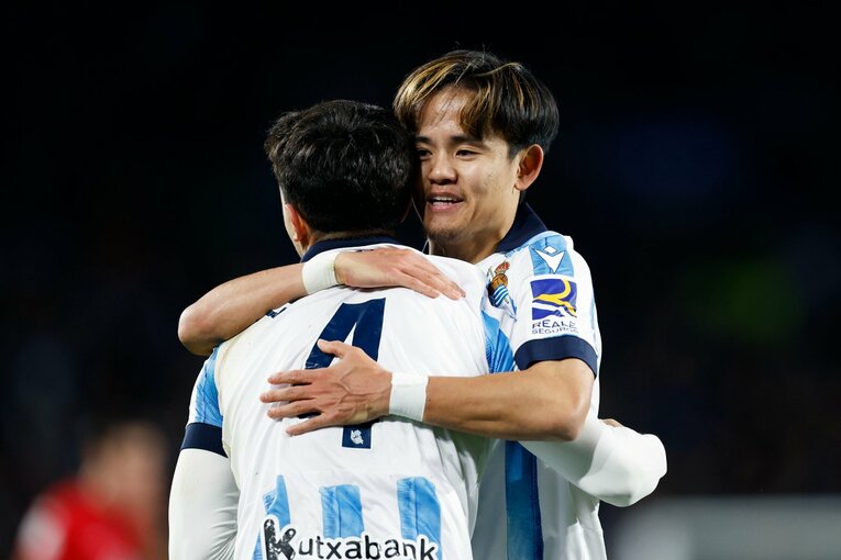 久保建英の「目をつむった祈り」は届かず失望…現地カメラマンが見た“近いようで遠い初タイトル”「タケら選手たちは打ちのめされた。だが」(12)