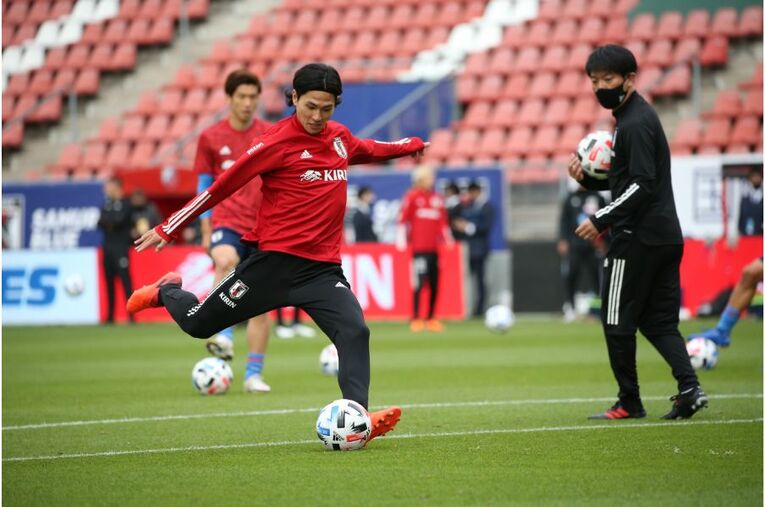 久保建英もまずまず…森保J、カメルーン戦が物足りなくも「価値があった」理由と3バックの意味(61) ／ photograph by JFA