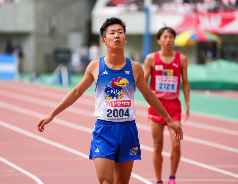 駅伝ファンにも見慣れないカンザス大のユニフォーム　©Satoshi Wada
