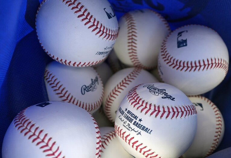 メジャーリーグのボール。革の質、糸の高さ、太さ、糸の穴などがプロ野球のものとは異なるという　©Getty Images