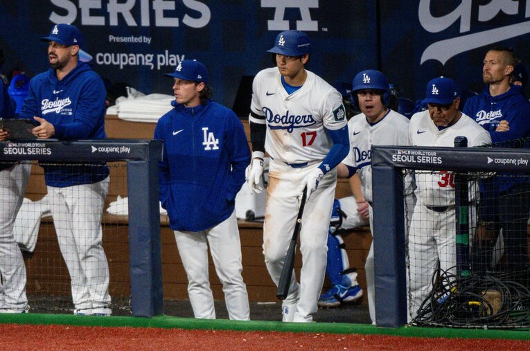 ソウルシリーズ2戦目のドジャースベンチと大谷　©Nanae Suzuki