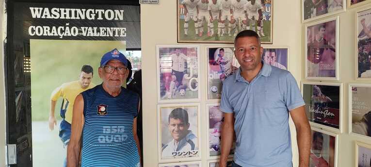 父アントニオさんと。家のガレージが、「ワシントン博物館」となっていた　©Hiroaki Sawada