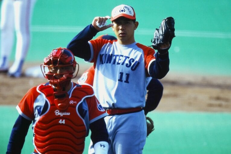 この1994年の開幕戦での秘話を教えてくれた光山（手前）は、野茂と鈴木のさらなる確執の理由を語った　©Koji Asakura