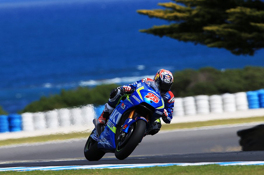 スズキが躍進、ホンダはまだ学習中。横一線のMotoGPで抜け出すのはどこ?<Number Web> photograph by Satoshi Endo