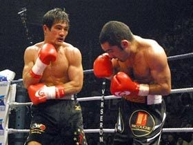 三度目の正直ならず、惜しくも散った仲里繁。 ボクシング Number Web ナンバー