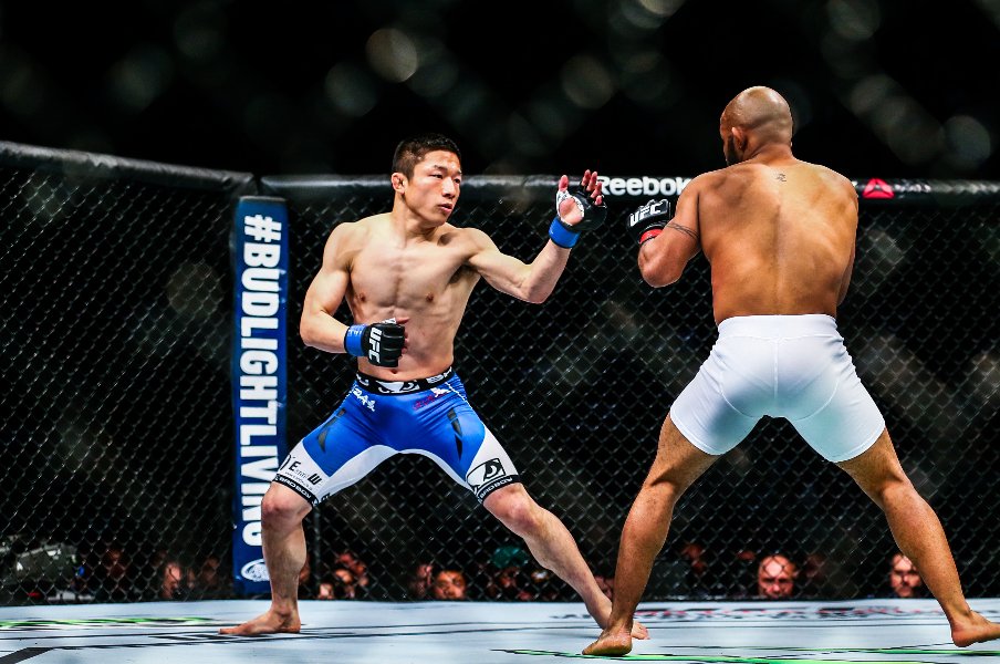 “10戦10勝の22歳”は堀口恭司も跳ね返されたUFCの頂に立てるのか? フォトグラファーが撮り続けた「日本人の王座挑戦20年史」<Number Web> photograph by Susumu Nagao