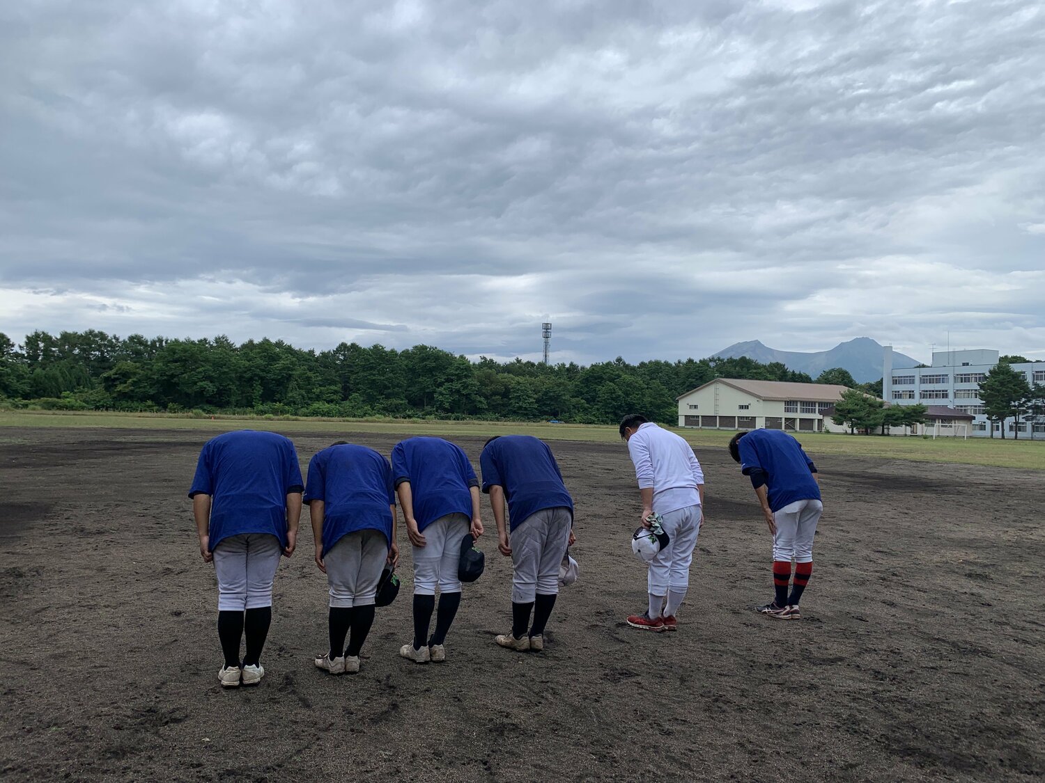 練習の最後は「ありがとうございました！」とグラウンドに一礼（筆者撮影）