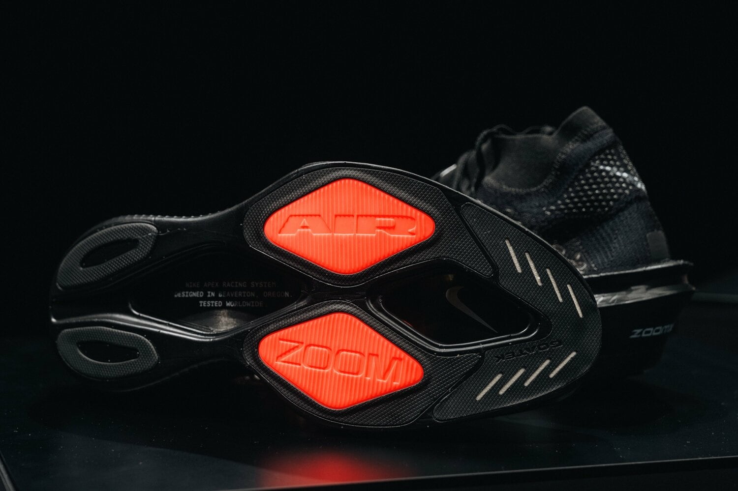 APEXのソールは2種類の素材が使い分けられている ©︎NIKE
