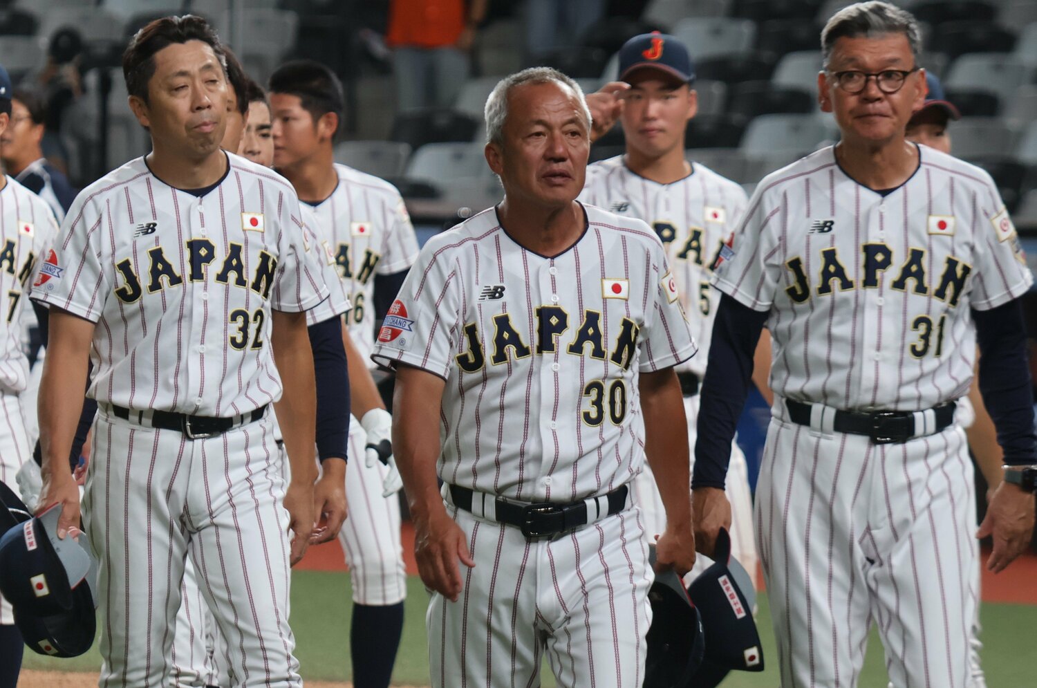 U18日本代表を率いた岡田監督(中央) ©Fumi Sawai