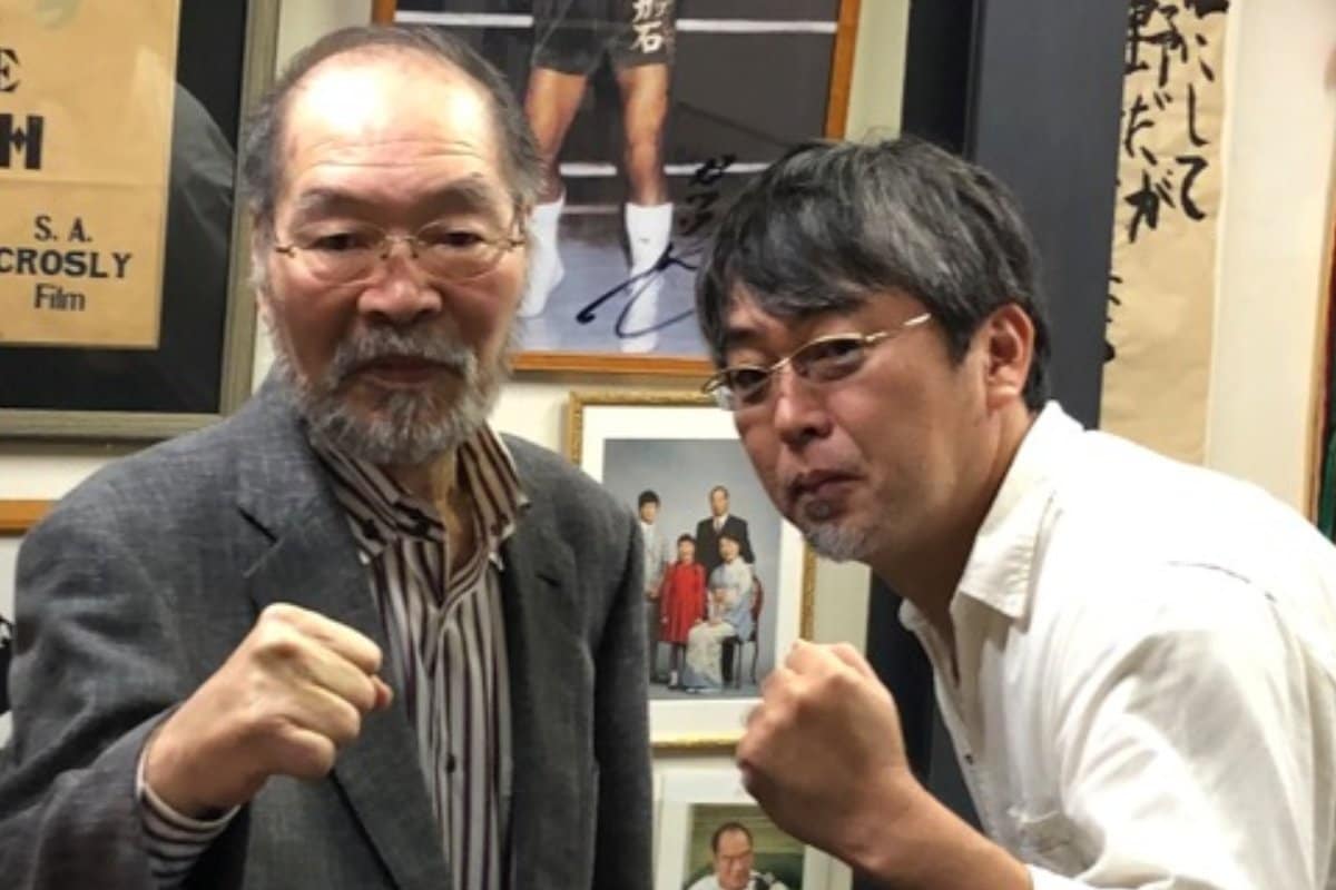 ガッツ石松さんと筆者。2025年4月某日