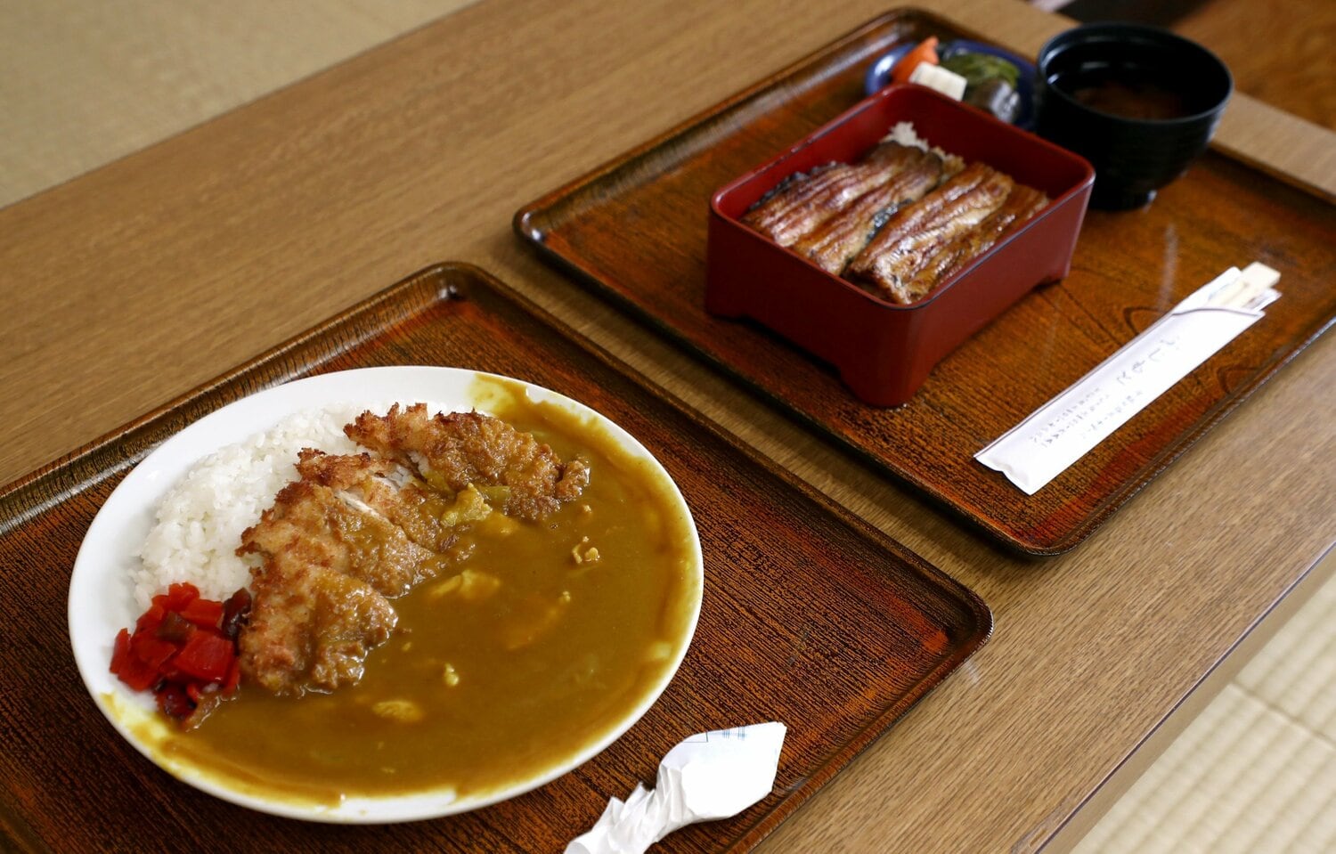 藤井のカツカレーと渡辺のうな重　©Sankei Shimbun