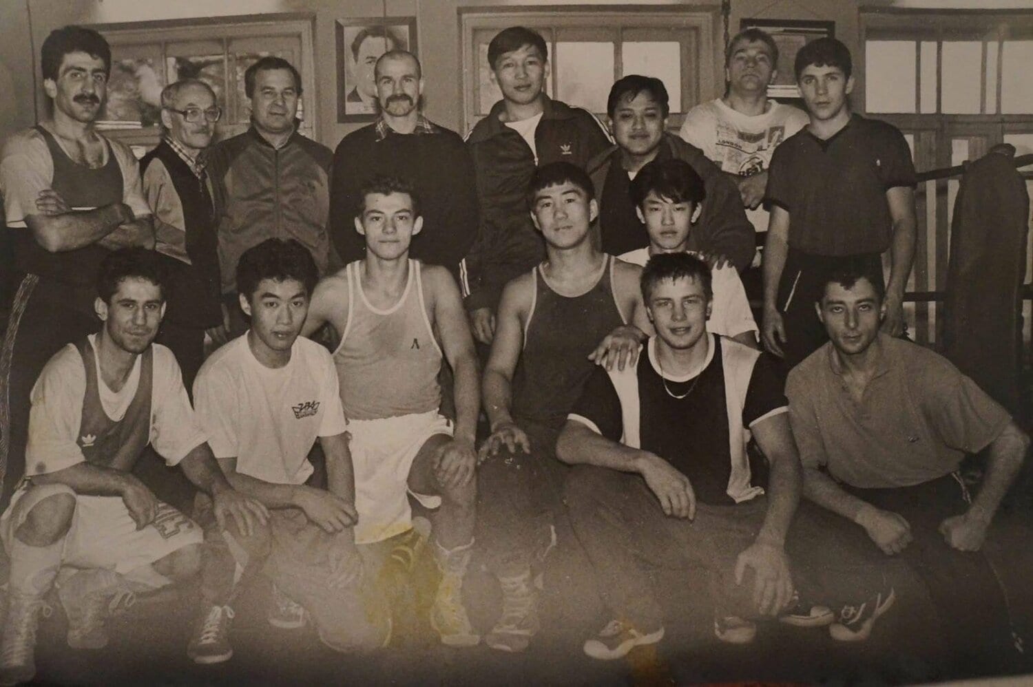 ロシア留学時代の金平桂一郎（後列右、本人提供）