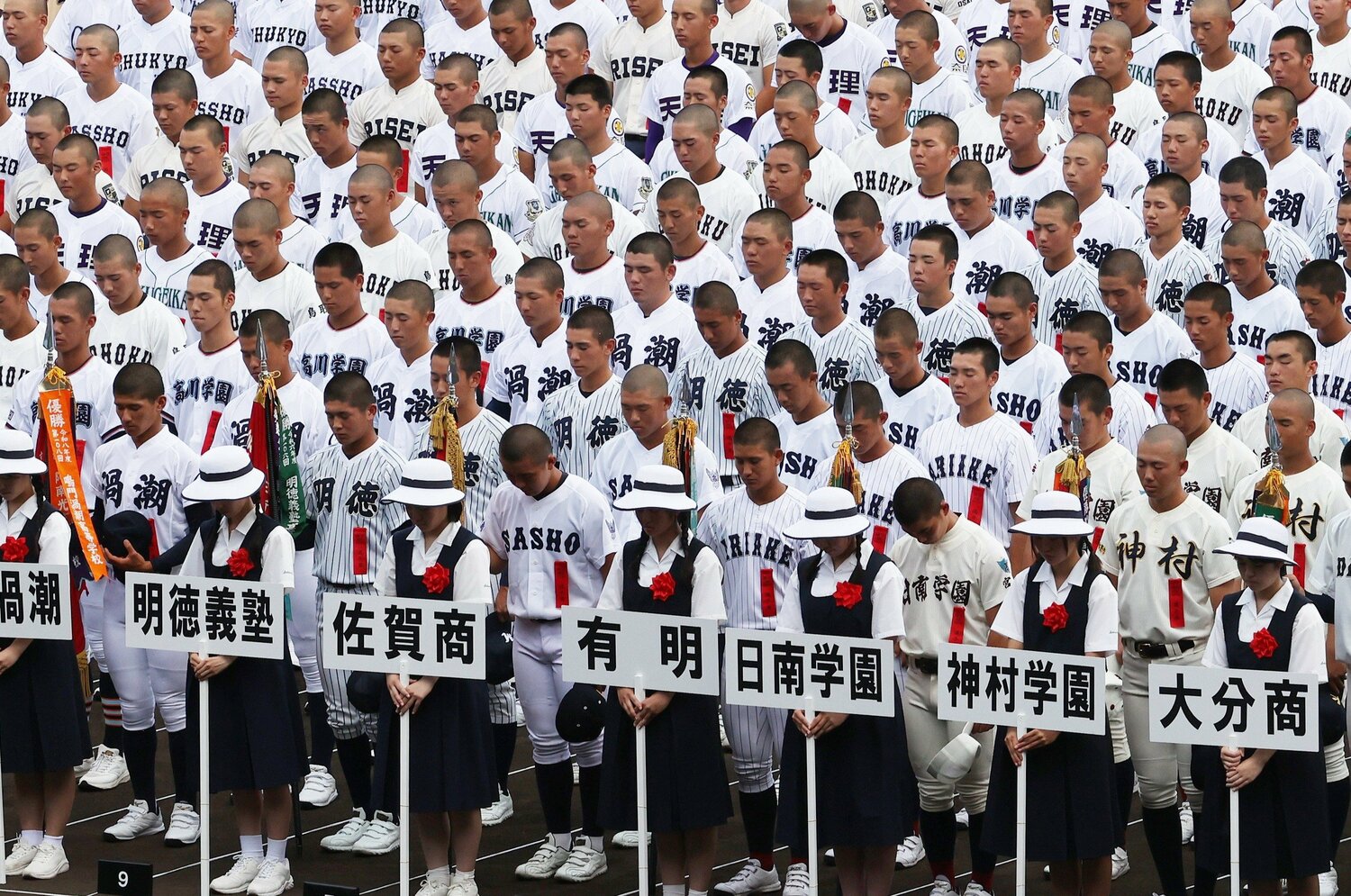開会式では、7月28日に熊本県で発生した地震の犠牲者を悼み黙とうがささげられた ©JIJI PRESS