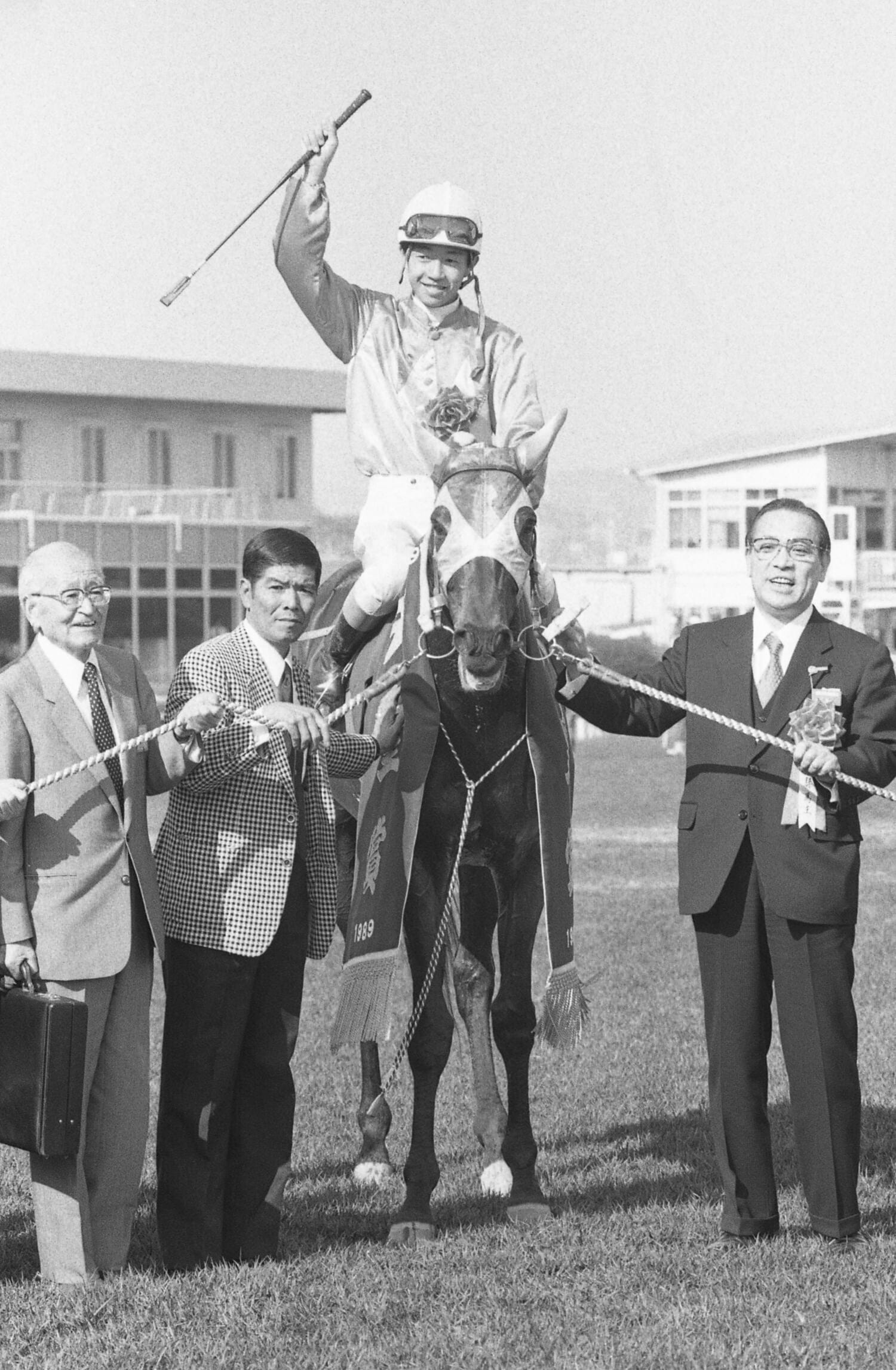 イナリワンが優勝した1989年の天皇賞・春。鞍上はのちに「平成の盾男」と呼ばれる武豊だった　©JIJI PRESS
