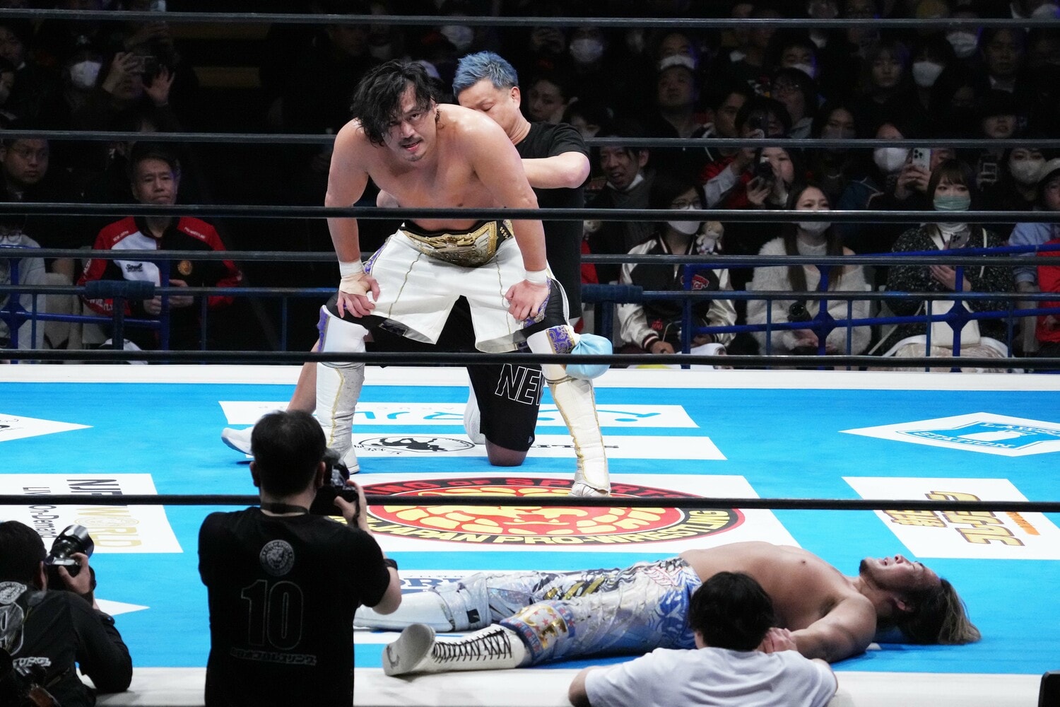 棚橋弘至に勝利して初防衛に成功した後藤洋央紀　©Essei Hara