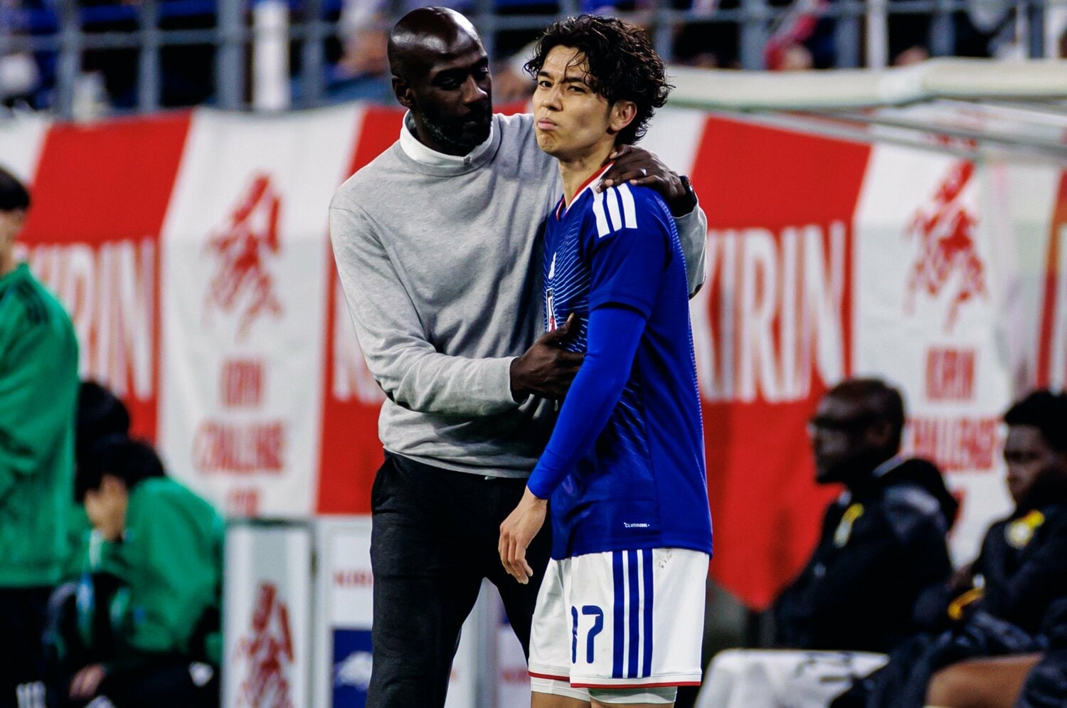 田中碧は交代後、ガーナ監督に謝罪した　©Kiichi Matsumoto