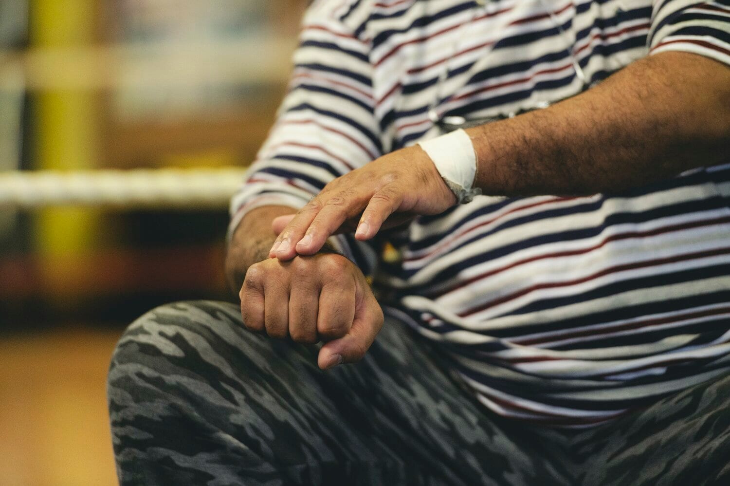 激闘の数々を物語る大和田さんの拳　©︎Wataru Sato