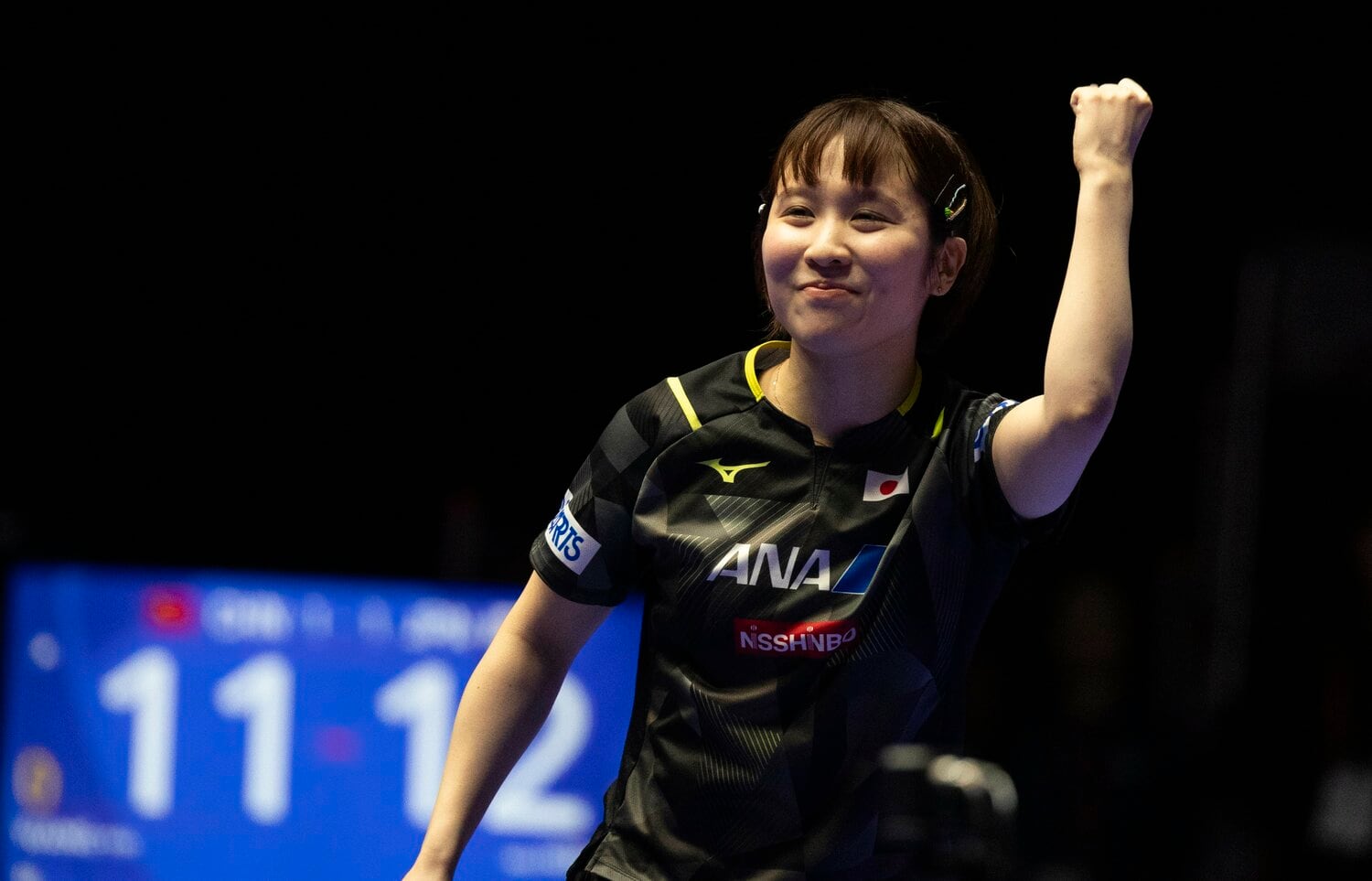 世界卓球女子団体決勝で中国選手に勝利、躍動した平野　©JIJI PRESS