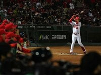 新井貴浩、現役最後の打席を語る。「自分らしいショートゴロだったかな」。