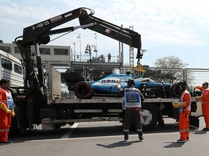 「セナの死」は生かされているか？F1でマンホール蓋直撃の珍事故。