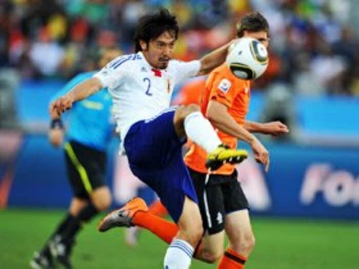 ＜堅守のキーマン＞阿部勇樹「寡黙な男の献身」＜Number Web＞ photograph by Tsutomu Kishimoto