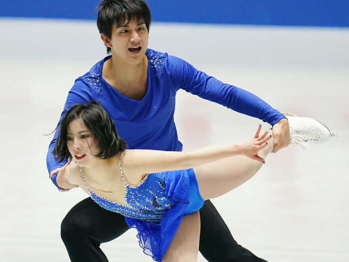 「1人の人間として」17歳の三浦璃来を成長させた“木原龍一との出会い”…りくりゅう引退会見で「泣かないで」9歳年上の木原が、三浦に支えられるまで＜Number Web＞ photograph by JIJI PRESS