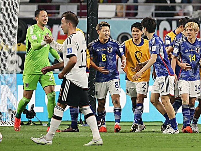 立役者・堂安律の“熱い言葉”に未出場シュミットが「もっと頑張ろう」と感激…同じ立場の柴崎岳、川島永嗣も思い描く「新たな歴史」＜Number Web＞ photograph by JIJI PRESS