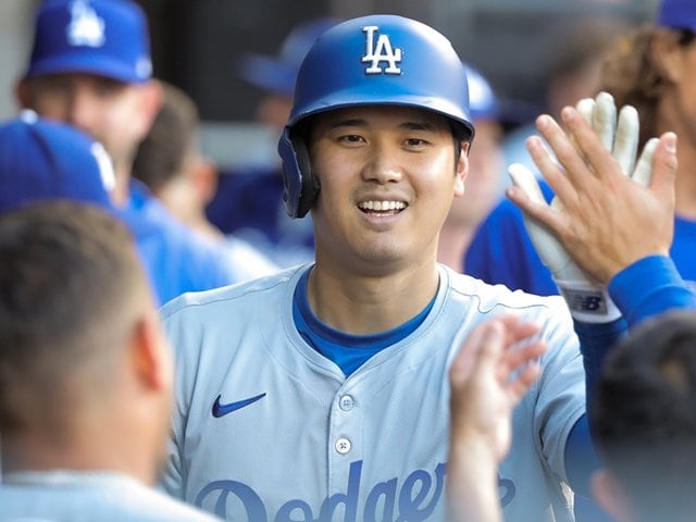 大谷翔平「48本塁打120打点32盗塁 打率.320 OPS1.033」ペースより“スゴい事実”ドジャース1年目と昨季エンゼルス各種記録を並べると…  - MLB - Number Web - ナンバー