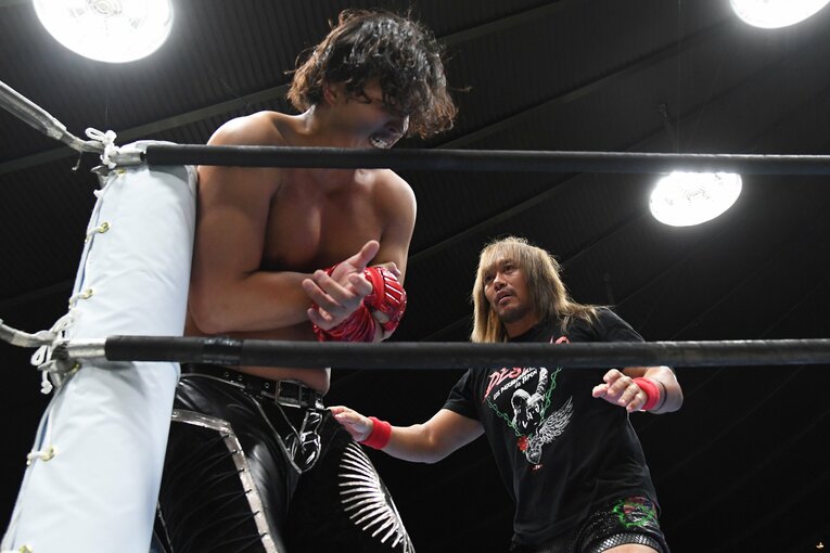 ジェイク・リーと内藤哲也の初遭遇　©Masashi Hara