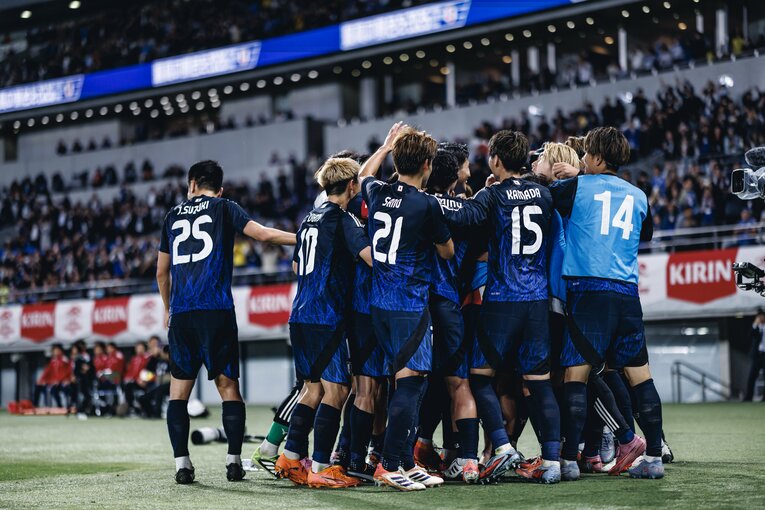 【計30枚超：“テレビに映らない”日本代表ブラジル戦歴史的初勝利】決勝点に会場のボルテージは爆発した…写真はまだまだ続きます　©Kiichi Matsumoto