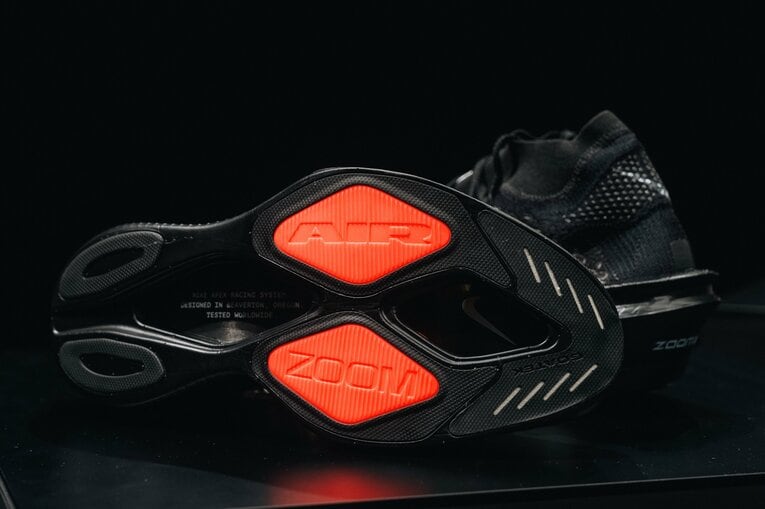 APEXのソールは2種類の素材が使い分けられている ©︎NIKE
