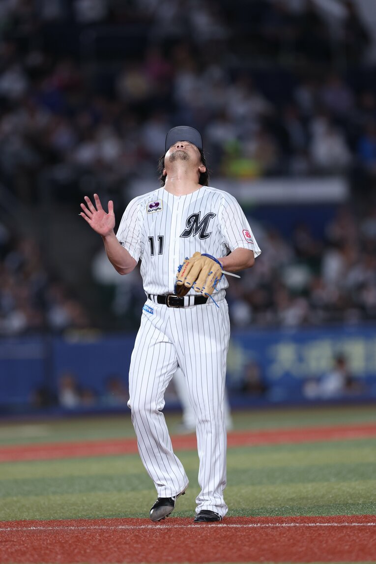 秘めていた想いを夜空に届けた　©︎Chiba Lotte Marines