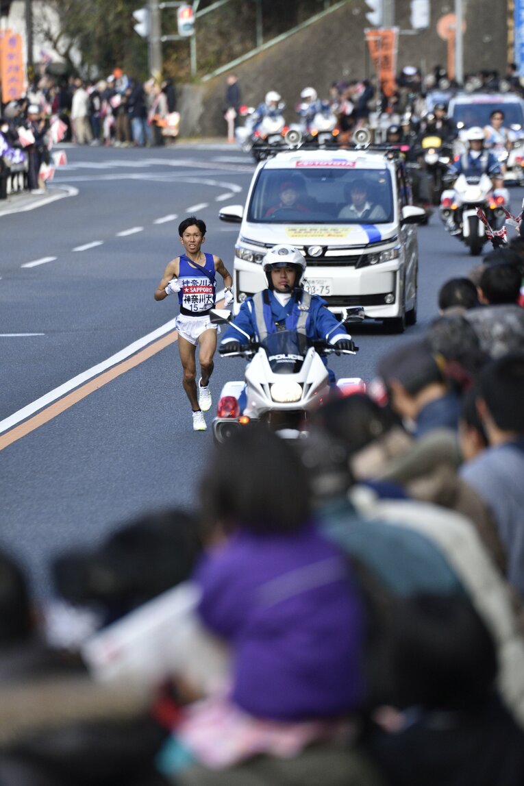 2年時の第92回箱根駅伝でも2区を任され、区間14位　©Bungeishunju