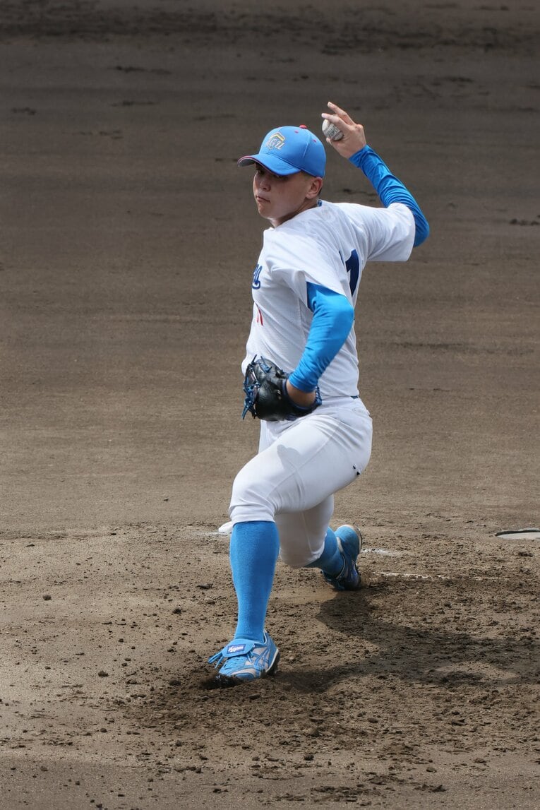 大学ジャパン合宿で見せた中西の投球フォーム　©Shigeki Yamamoto