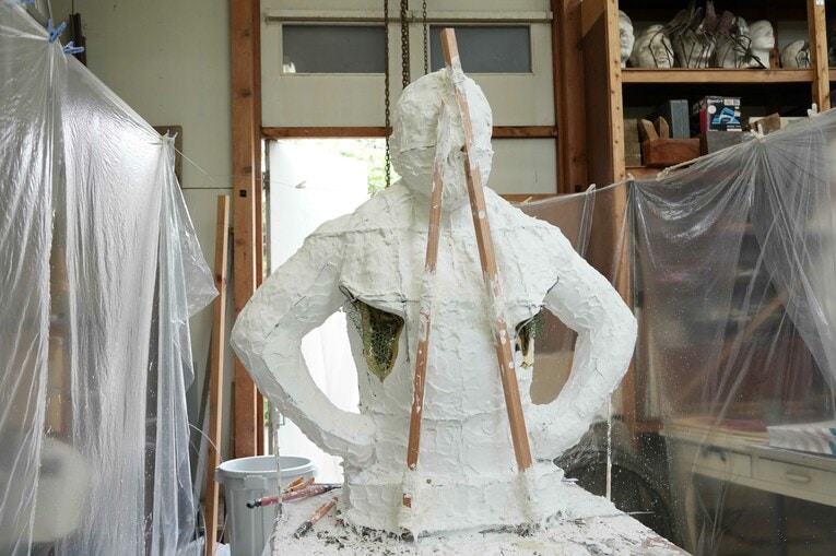 「神」のようにも見えた猪木像