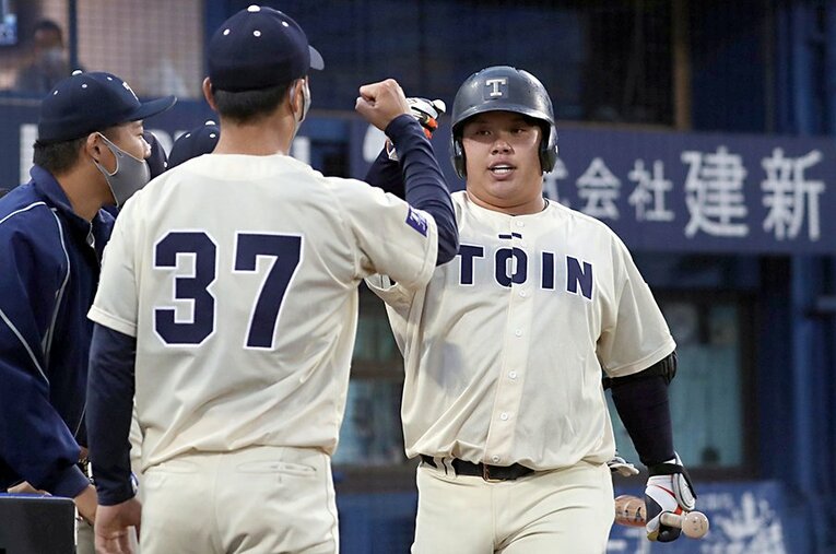 西武から繰り上げ1位で指名を受けた桐蔭横浜大の渡部健人（176cm、112kg）