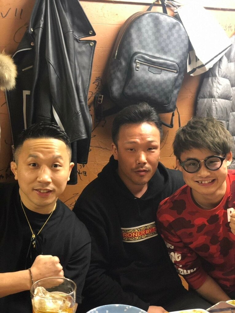 居酒屋「いきや」に集まるボクシング関係者たち（本人提供）