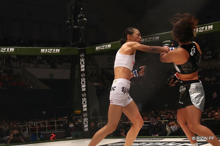 RENAvsシン・ユリ　©RIZIN FF