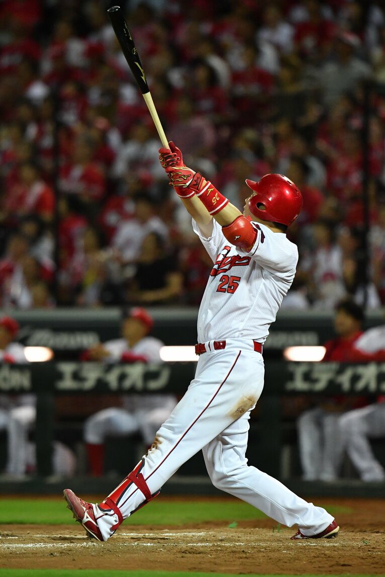 どんな瞬間も「絵になる男」広島カープ・新井貴浩監督の現役時代　©︎Hideki Sugiyama