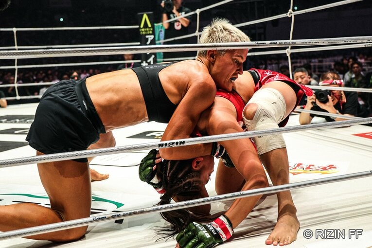 RENAvsクジュティナ　©RIZIN FF
