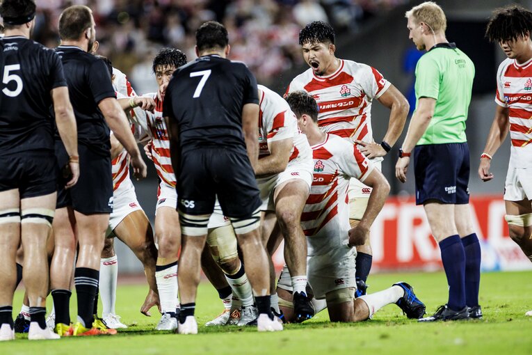 スクラムで気合いを入れる姫野和樹　©︎Kiichi Matsumoto