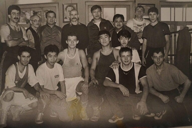 ロシア留学時代の金平桂一郎（後列右、本人提供）