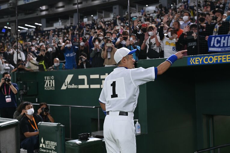 イチロー「僕がいなかったらできないから」女子高校選抜戦までの怪我とプレッシャーとの“知られざる戦い”…試合後に輝いた“49歳の笑顔”(68)