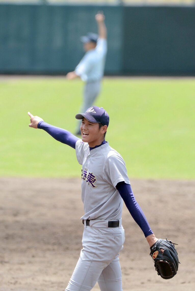 盛岡大附・二橋大地のホームランに「ファール」を主張する大谷 ©Sankei Shimbun