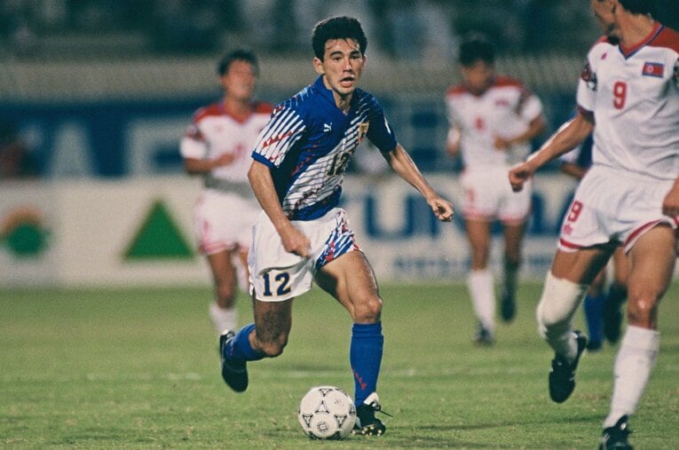 【日本サッカー名選手レア写真集】1993年W杯アジア最終予選時の長谷川健太（写真は右に続きます）　©Sports Graphic Number