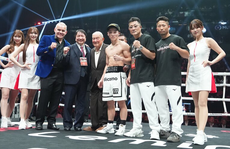リング上での記念撮影　©Naoki Fukuda
