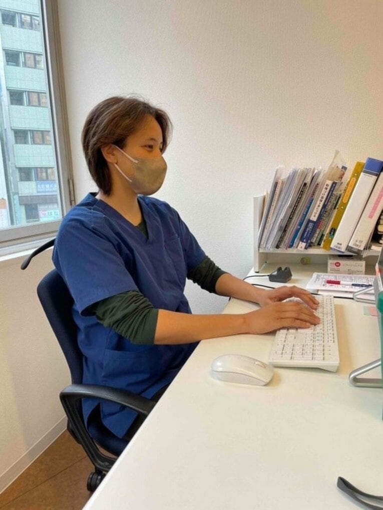 勤務中の様子（本人提供）