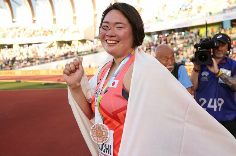 世界陸上日本人女子史上初、フィールド競技でのメダルを獲得した北口榛花 ／ photograph by Getty Images